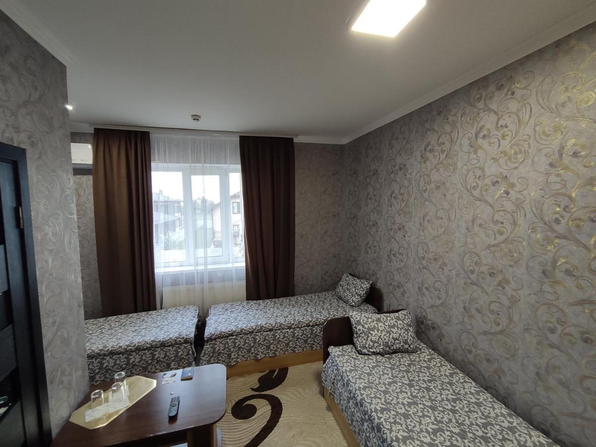 Karavan Hotel Bila Krynytsya  Екстериор снимка