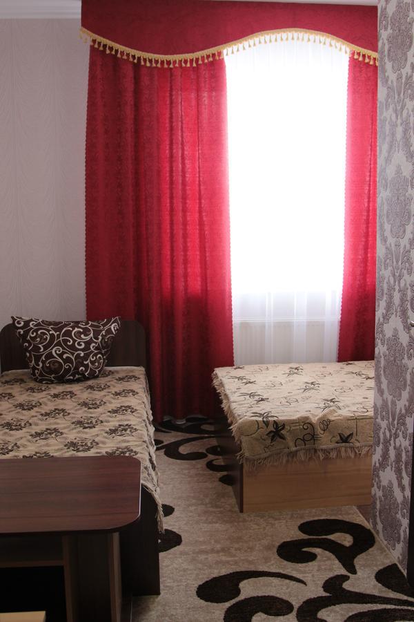 Karavan Hotel Bila Krynytsya  Екстериор снимка