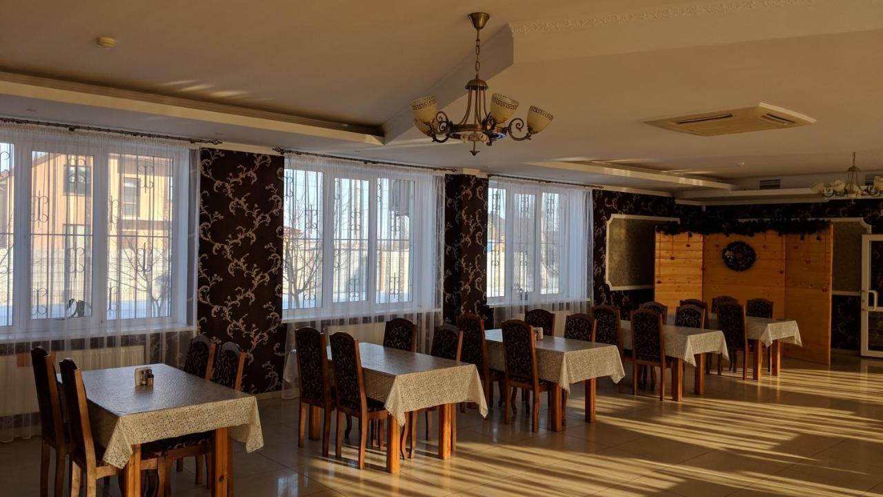 Karavan Hotel Bila Krynytsya  Екстериор снимка