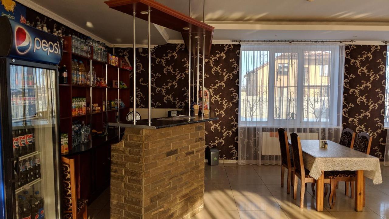 Karavan Hotel Bila Krynytsya  Екстериор снимка